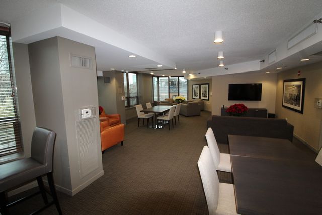 400 N La Salle Drive 2107, Chicago, IL 60654