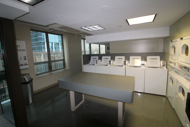 400 N La Salle Drive 2107, Chicago, IL 60654
