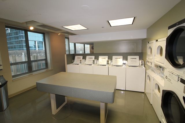 400 N La Salle Drive 2107, Chicago, IL 60654