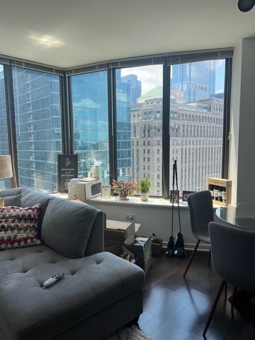 400 N La Salle Drive 2107, Chicago, IL 60654