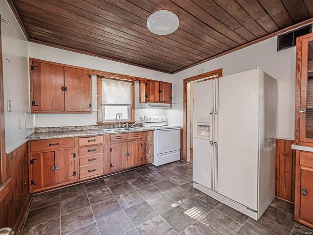 1112 E Fourth Street, Mount Vernon, IN 47620