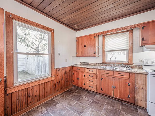 1112 E Fourth Street, Mount Vernon, IN 47620