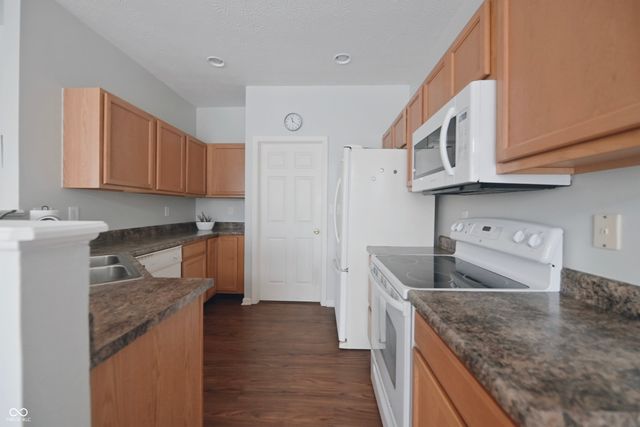 10915 Perry Pear Drive, Zionsville, IN 46077