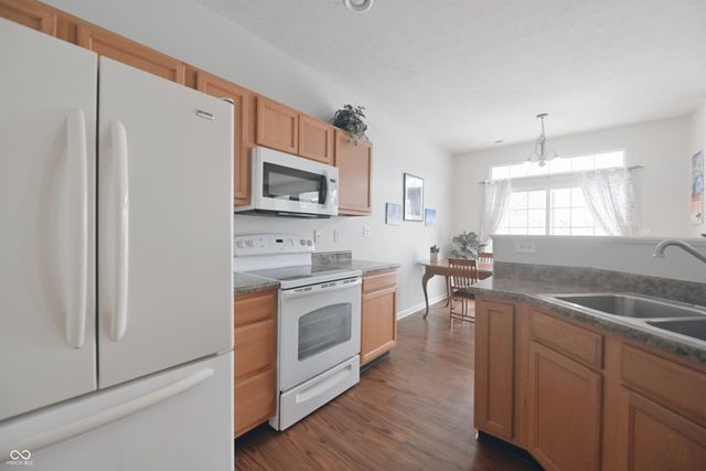 10915 Perry Pear Drive, Zionsville, IN 46077