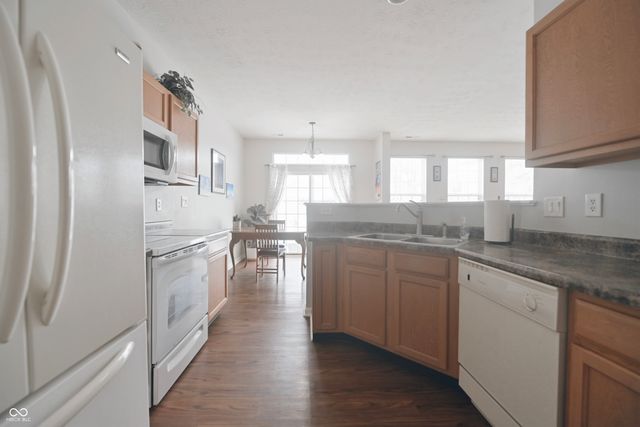 10915 Perry Pear Drive, Zionsville, IN 46077