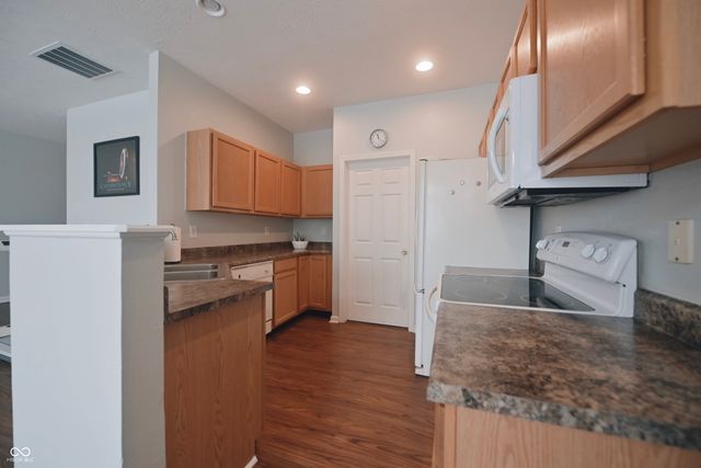 10915 Perry Pear Drive, Zionsville, IN 46077