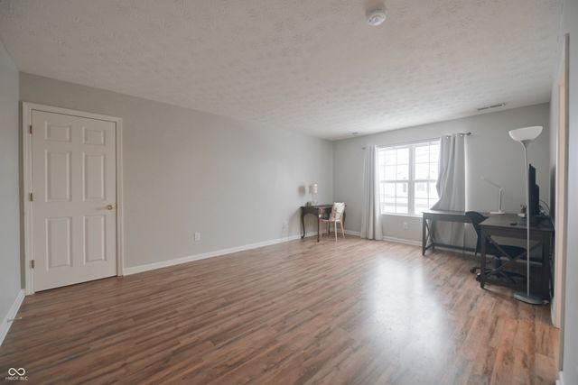 10915 Perry Pear Drive, Zionsville, IN 46077