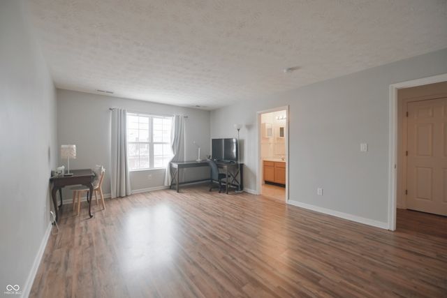 10915 Perry Pear Drive, Zionsville, IN 46077