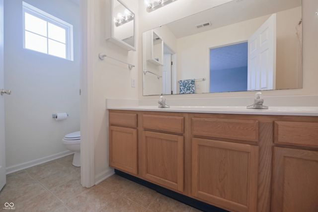 10915 Perry Pear Drive, Zionsville, IN 46077