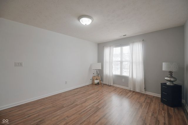 10915 Perry Pear Drive, Zionsville, IN 46077