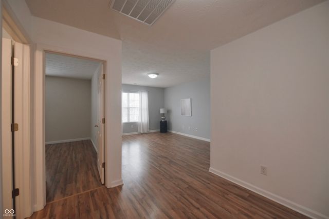 10915 Perry Pear Drive, Zionsville, IN 46077