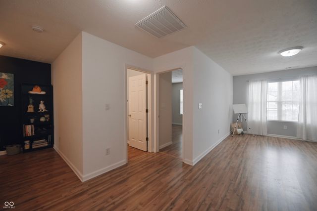 10915 Perry Pear Drive, Zionsville, IN 46077