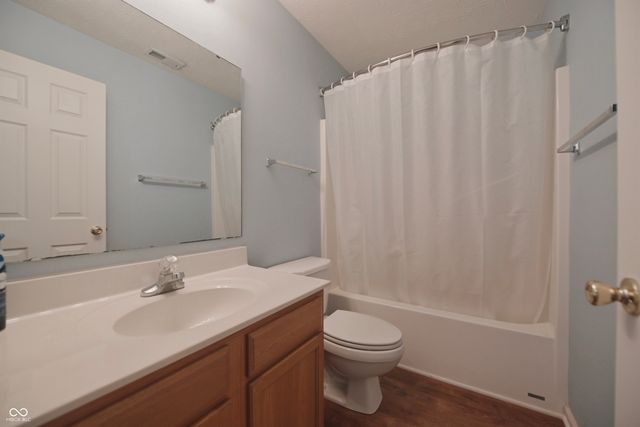 10915 Perry Pear Drive, Zionsville, IN 46077