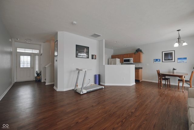 10915 Perry Pear Drive, Zionsville, IN 46077