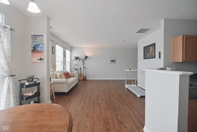 10915 Perry Pear Drive, Zionsville, IN 46077