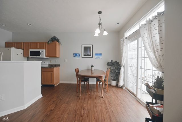 10915 Perry Pear Drive, Zionsville, IN 46077