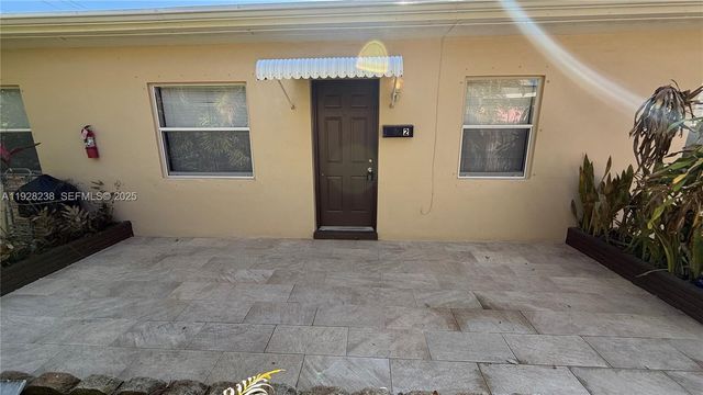 1310 NE 14th Ave 2, Fort Lauderdale, FL 33304