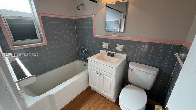 1310 NE 14th Ave 2, Fort Lauderdale, FL 33304