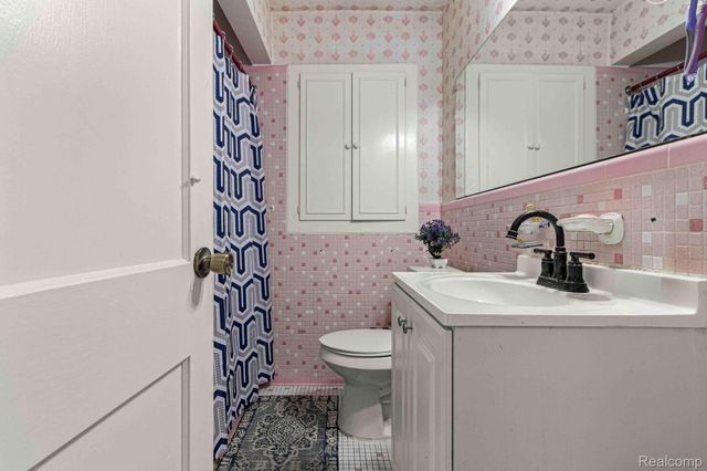 4155 Syracuse Street, Dearborn Heights, MI 48125