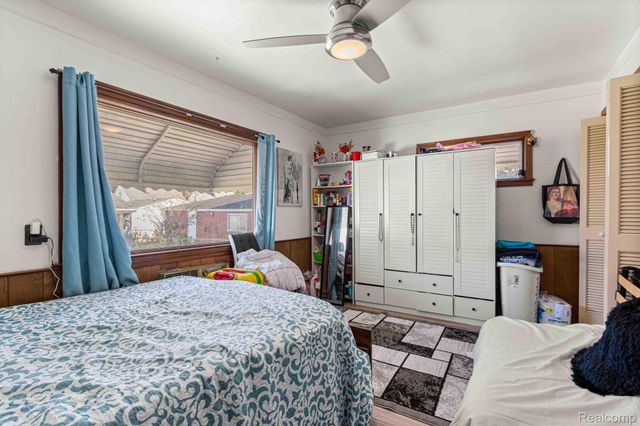 4155 Syracuse Street, Dearborn Heights, MI 48125