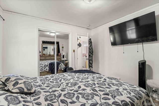 4155 Syracuse Street, Dearborn Heights, MI 48125