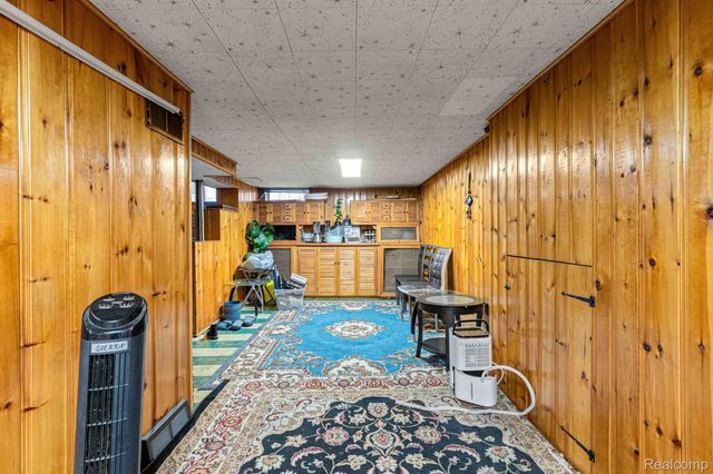 4155 Syracuse Street, Dearborn Heights, MI 48125