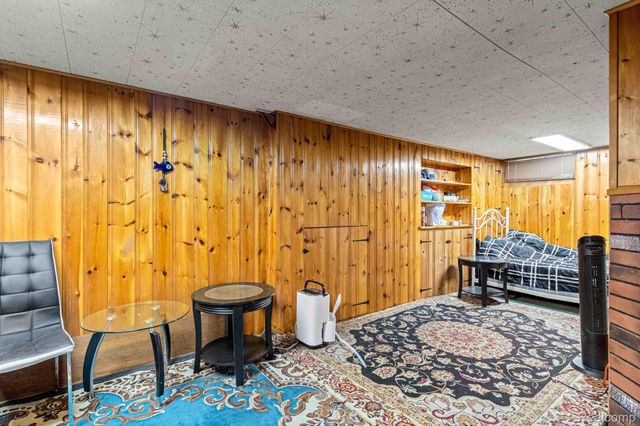 4155 Syracuse Street, Dearborn Heights, MI 48125