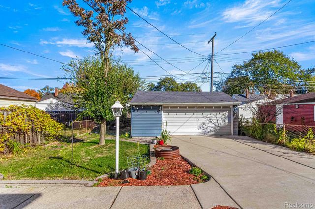 4155 Syracuse Street, Dearborn Heights, MI 48125