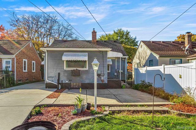 4155 Syracuse Street, Dearborn Heights, MI 48125