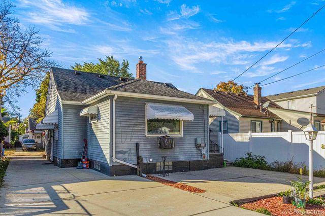 4155 Syracuse Street, Dearborn Heights, MI 48125