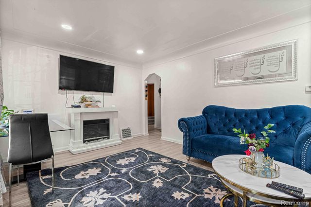 4155 Syracuse Street, Dearborn Heights, MI 48125