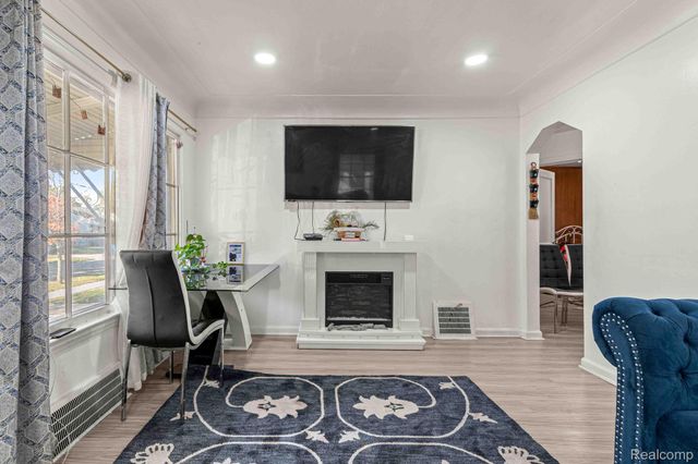 4155 Syracuse Street, Dearborn Heights, MI 48125