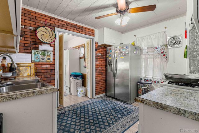 4155 Syracuse Street, Dearborn Heights, MI 48125