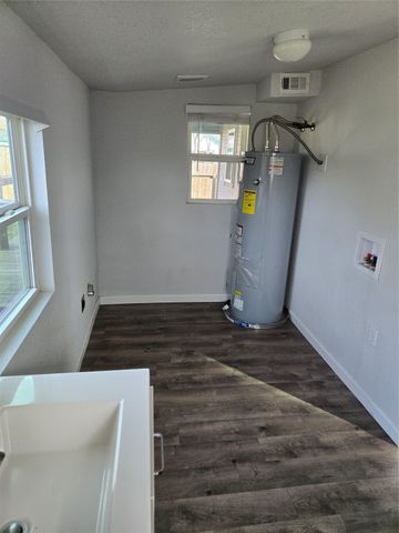 605 N Snyder Avenue, Justin, TX 76247