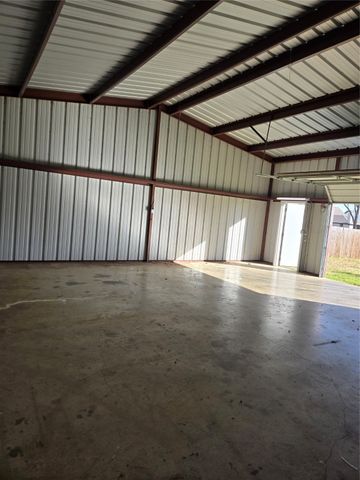 605 N Snyder Avenue, Justin, TX 76247