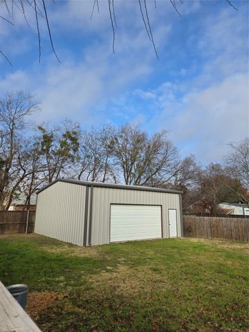 605 N Snyder Avenue, Justin, TX 76247