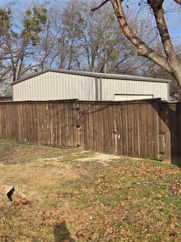 605 N Snyder Avenue, Justin, TX 76247