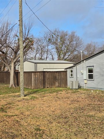 605 N Snyder Avenue, Justin, TX 76247