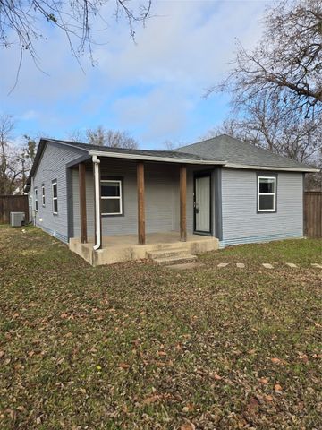 605 N Snyder Avenue, Justin, TX 76247