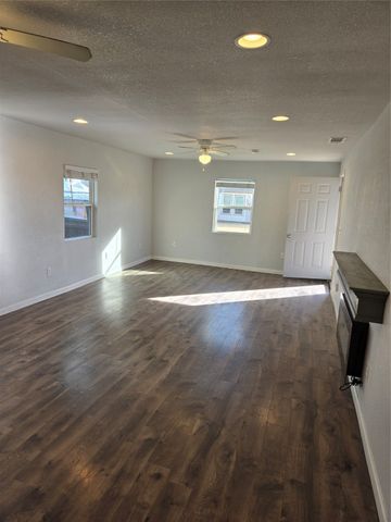 605 N Snyder Avenue, Justin, TX 76247