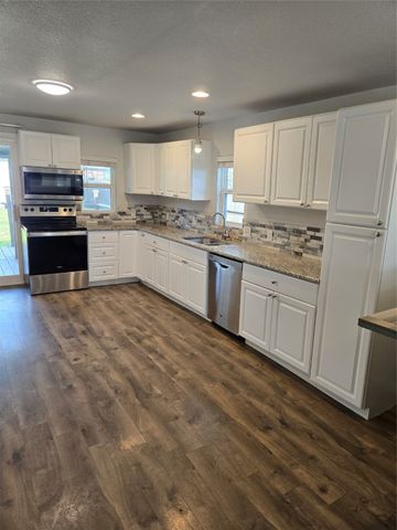 605 N Snyder Avenue, Justin, TX 76247