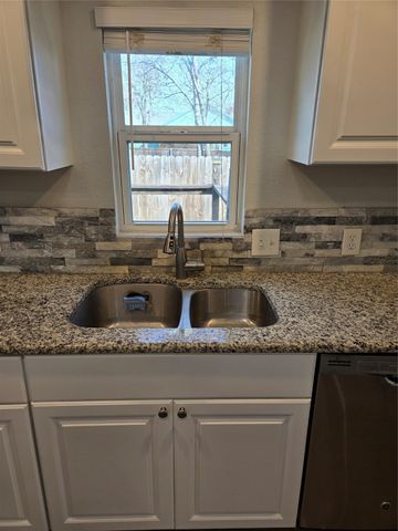 605 N Snyder Avenue, Justin, TX 76247