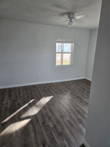 605 N Snyder Avenue, Justin, TX 76247