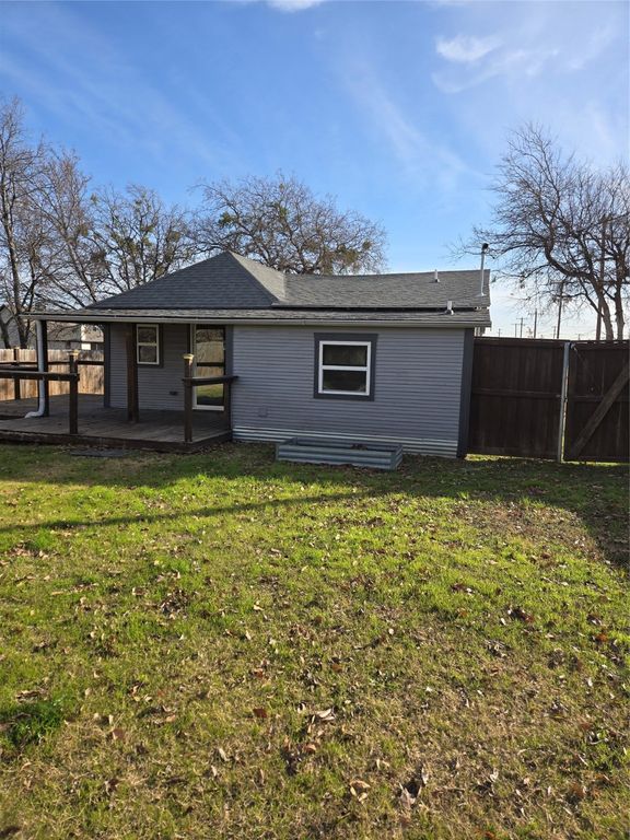 605 N Snyder Avenue, Justin, TX 76247