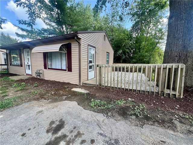 2722 Old Plank Road, Neshannock Twp, PA 16105