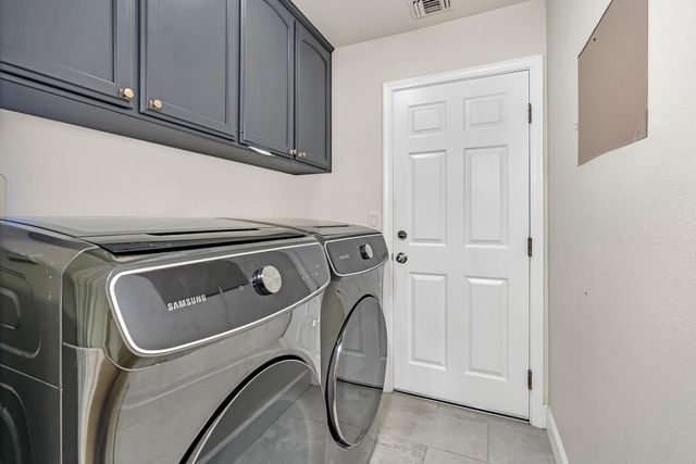 4239 W Cambridge Avenue, Fresno, CA 93722