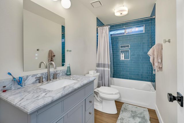 4239 W Cambridge Avenue, Fresno, CA 93722