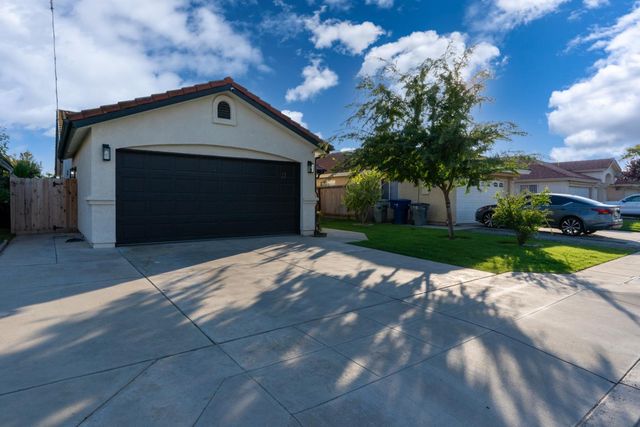 4239 W Cambridge Avenue, Fresno, CA 93722