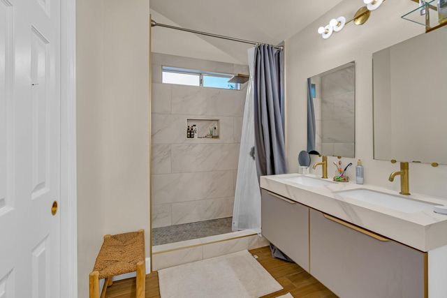 4239 W Cambridge Avenue, Fresno, CA 93722