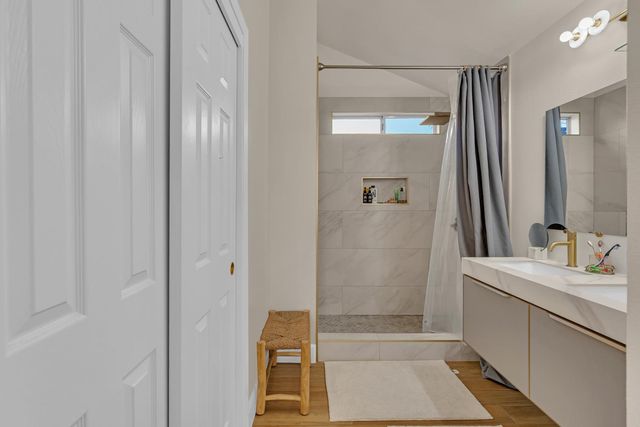 4239 W Cambridge Avenue, Fresno, CA 93722